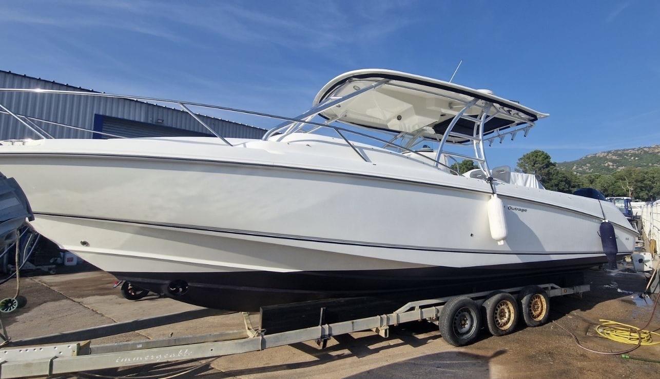 Boston Whaler 320 320 Outrage Cuddy Cabin