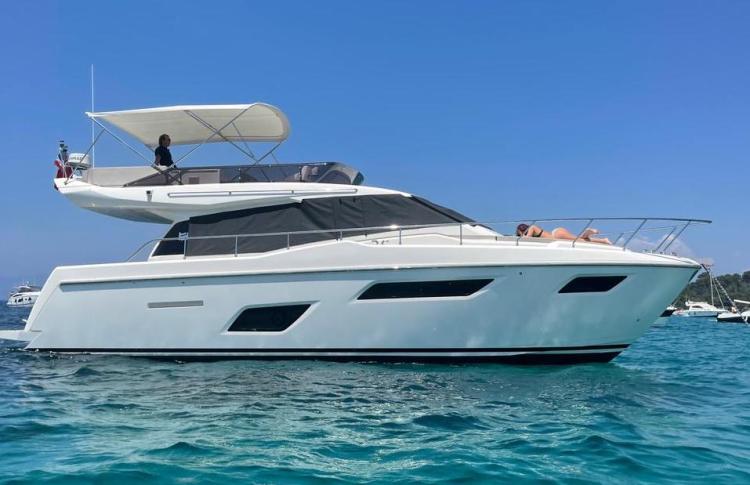 FERRETTI 450