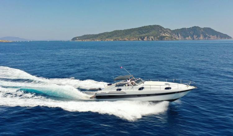 Pershing 40